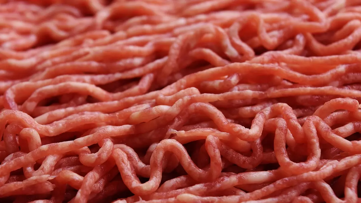 Carne molida cruda en primer plano